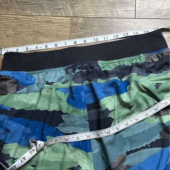 Lululemon Blue-Green-Gray-Black Watercolor Athleisure Shorts in Size Large - Picture 2 of 8